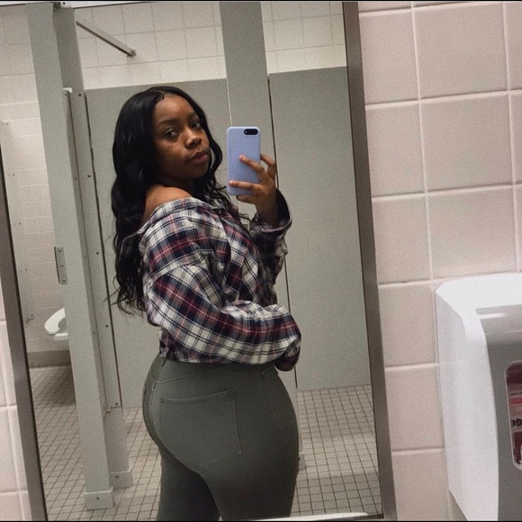 Meet your Posher, Faith - Picture 2 of 3